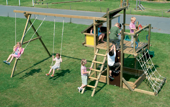 PARQUE INFANTIL MODELO TORRE AVENTURA+2 COLUMPIOS Y ARENERO. COMBINADO EN MADERA CUADRADA.